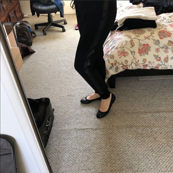 Euc Vince dressy silk joggers with leather stripe size small - Picture 5 of 5